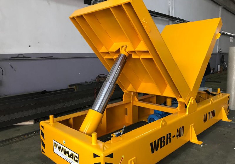 لقطة تفصيلية لجهاز فيماك الهيدروليكي لقلب لفائف الصلب WLL 40 TON